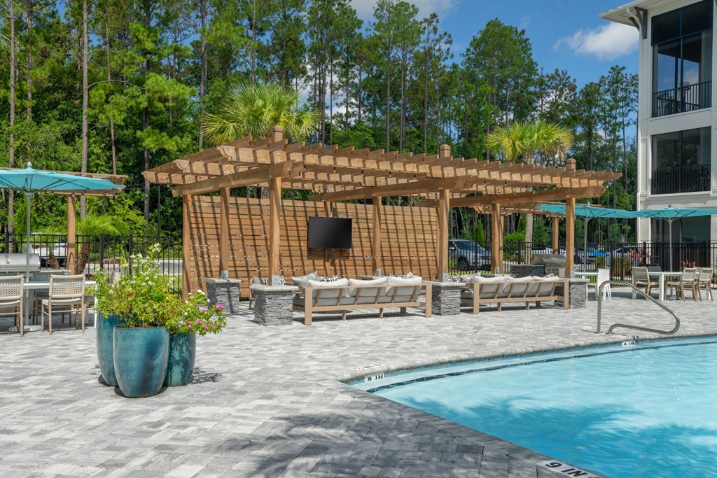 Cue Luxury Living Apartments, 13504 Citicards Way, Jacksonville, FL